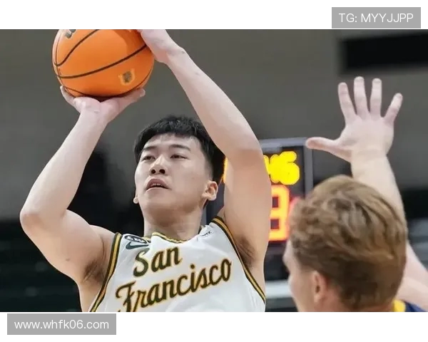 王俊杰昨日攻防一体高光回放大帽后转身上篮点燃赛场篮球关键时刻